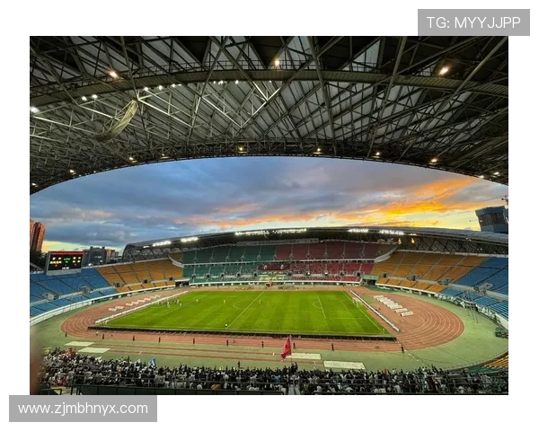 以足球俱乐部为核心探讨团队凝聚力与竞技精神在现代体育中的重要作用