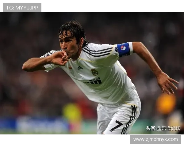 聚焦绿茵传奇足球运动员成长历程与荣耀时刻的全面深度观察