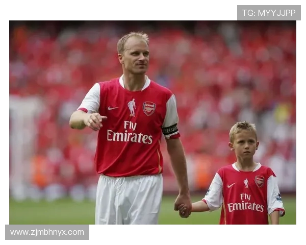 丹尼斯博格坎普的艺术足球之路与他在阿森纳缔造的永恒传奇