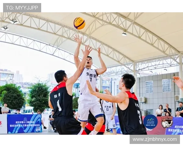 武汉篮球队荣登篮球团队协作排行榜首位展现卓越团队精神与实力